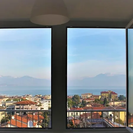 Apartment Immaculate 2-bed In Desenzano del Garda