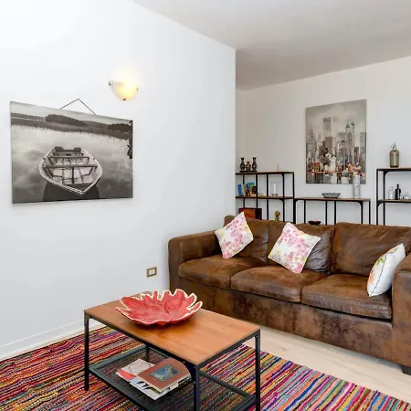 Immaculate 2-bed In Desenzano del Garda