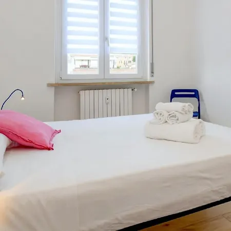 Апартаменты Immaculate 2-bed In Дезенцано-дель-Гарда